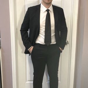 Mens Express Fitted Black Suit Size 40R, Pants 33x30